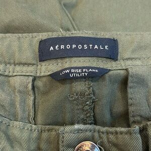 Never worn - Aeropostal, size 10, low-rise, flare cargo pants (Olive).
